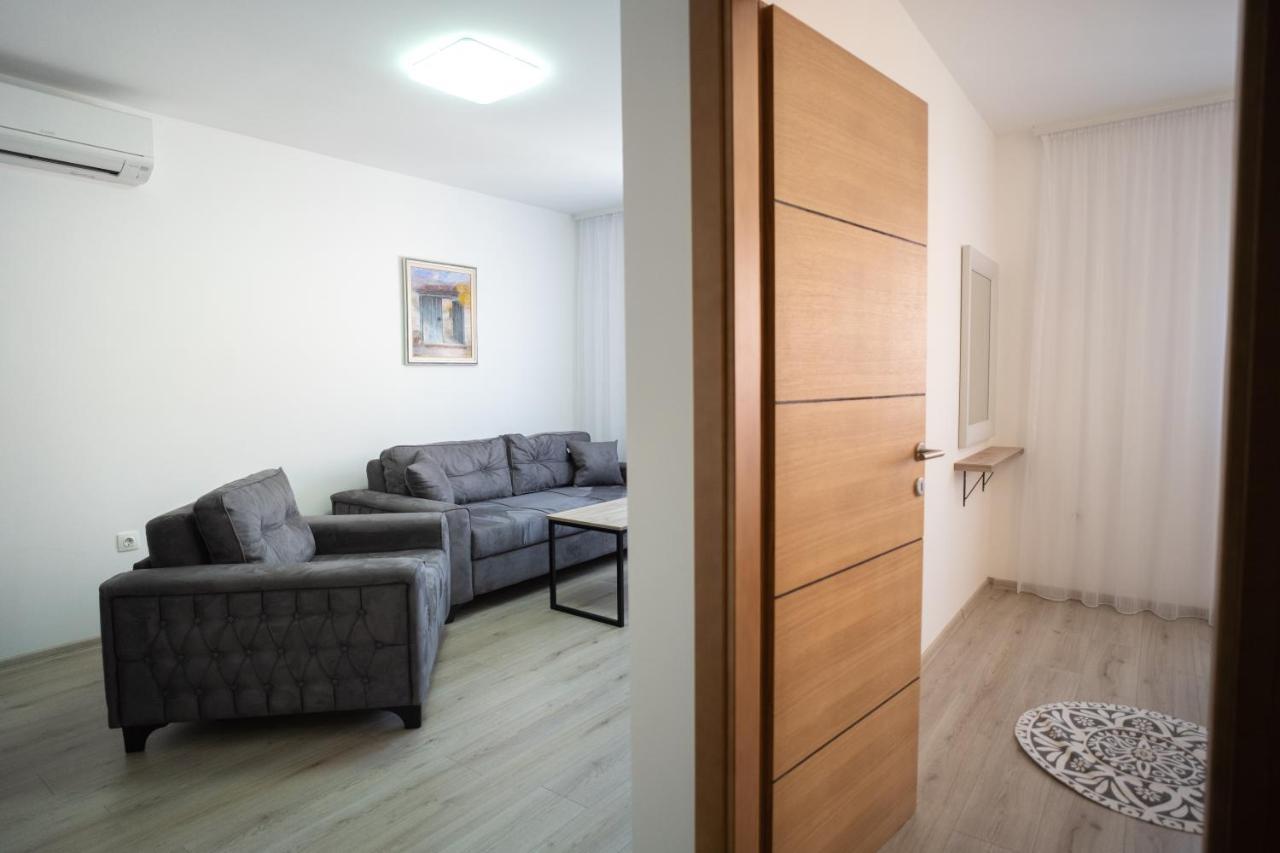 Apartments And Rooms Smile Mostar Exterior foto
