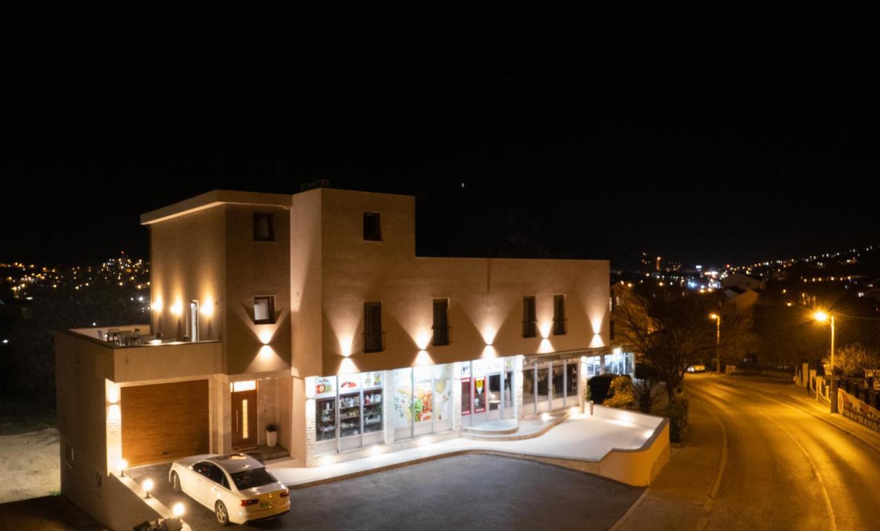 Apartments And Rooms Smile Mostar Exterior foto