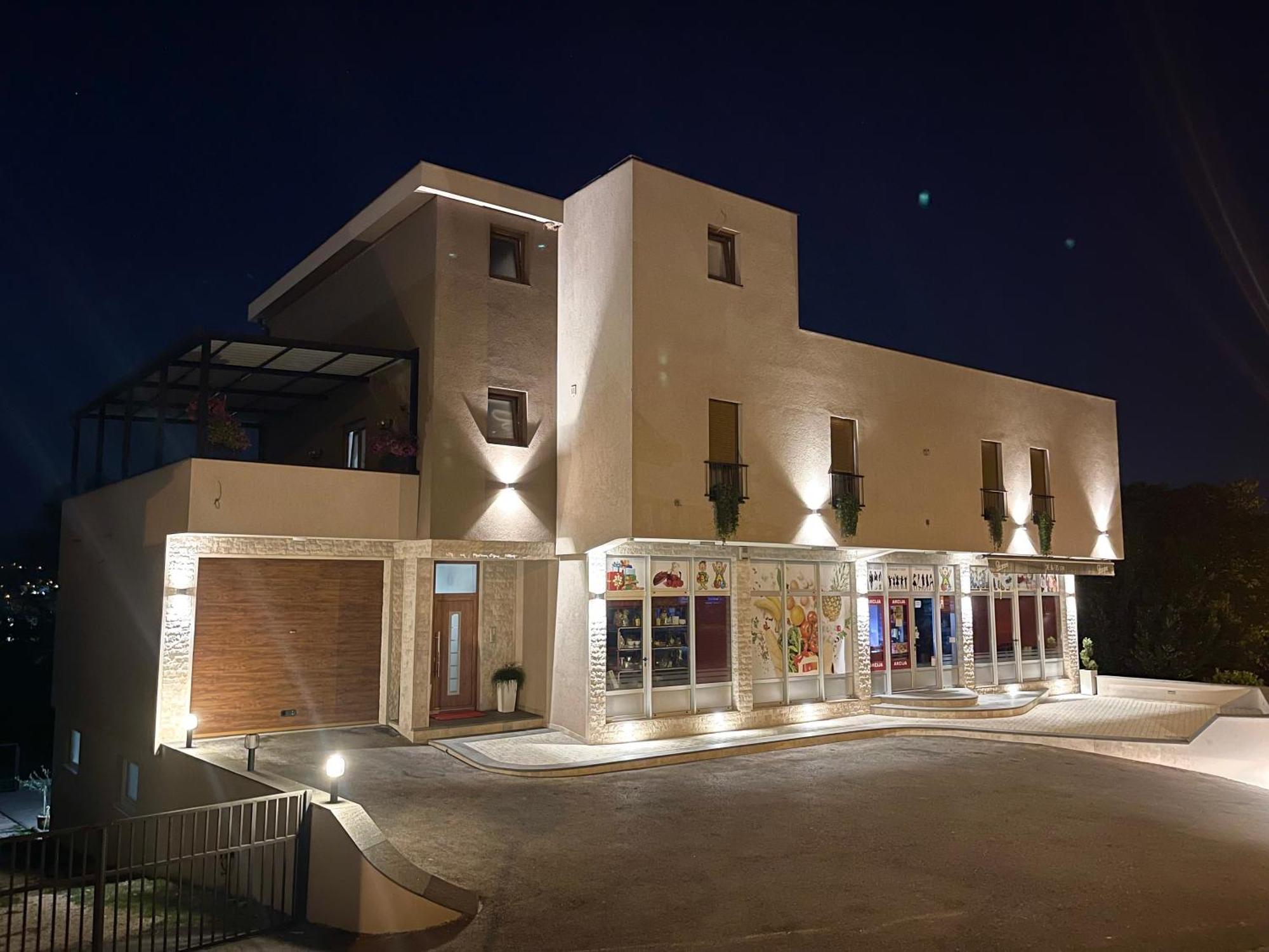 Apartments And Rooms Smile Mostar Exterior foto